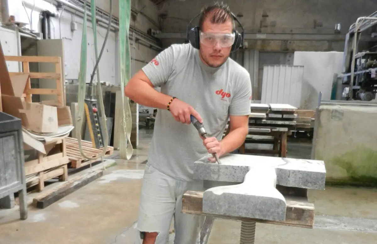 Notre Savoir-Faire : Artisans Marbriers et Fabrication Régionale